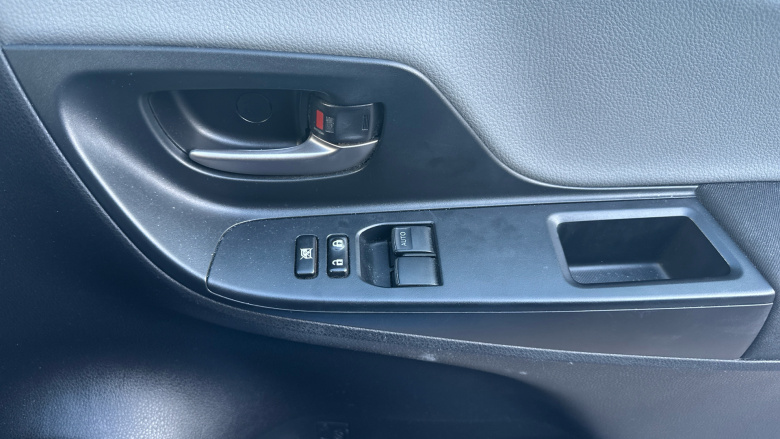 Toyota Yaris 1.33 VVT-i Icon 5dr Petrol Hatchback